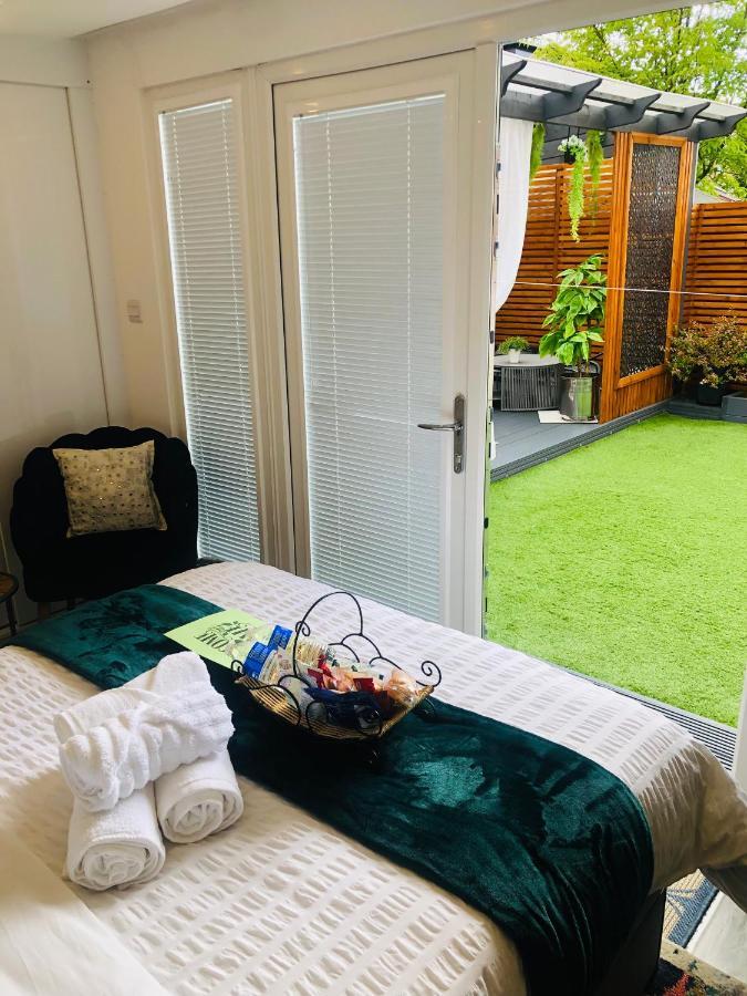 Meezee Pearl Double Bed Lodge With Free Parking Salford  Luaran gambar