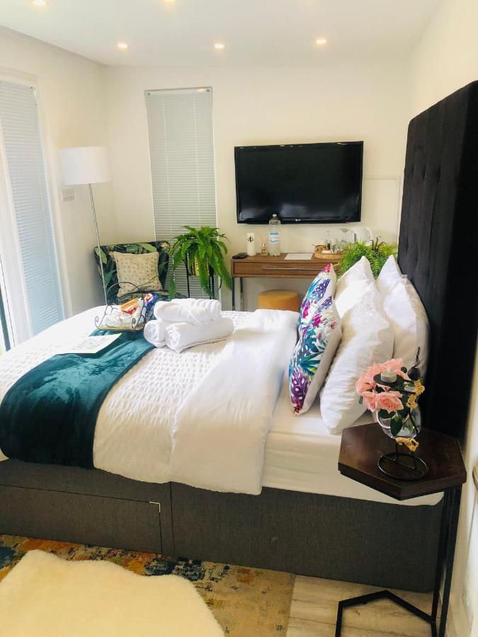 Meezee Pearl Double Bed Lodge With Free Parking Salford  Luaran gambar