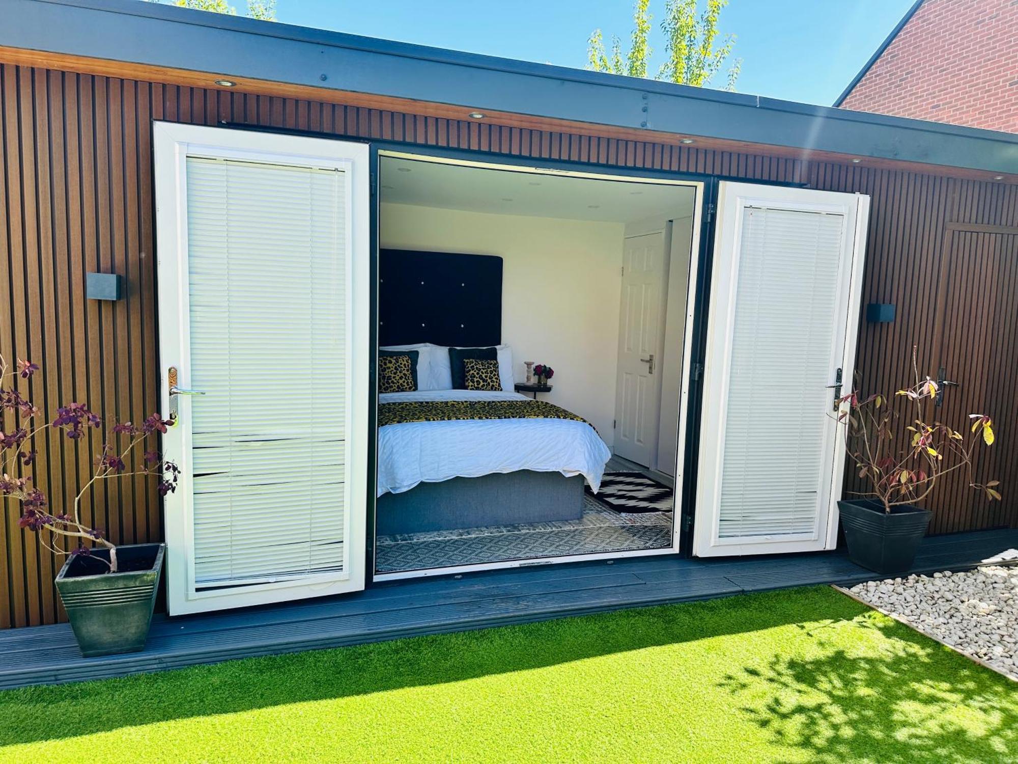 Meezee Pearl Double Bed Lodge With Free Parking Salford  Luaran gambar